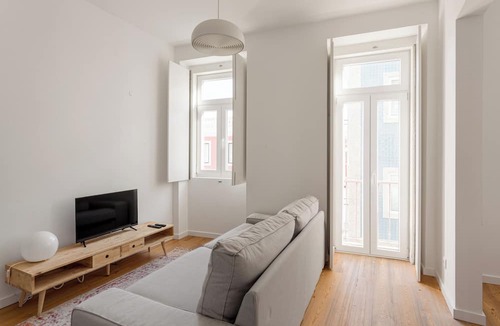 Santo Amaro Apartment | Lisbon Living Alcântara – Modern 2BR Flat