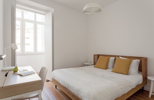 Santo Amaro Apartment | Lisbon Living Alcântara – Modern 2BR Flat