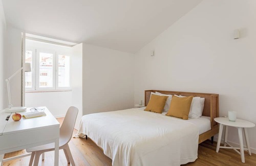 Santo Amaro Apartment | Bridgeview Alcântara – The 3BR Loft Edition