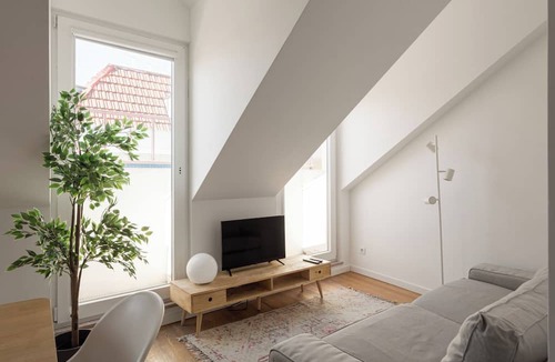 Santo Amaro Apartment | Bridgeview Alcântara – The 3BR Loft Edition