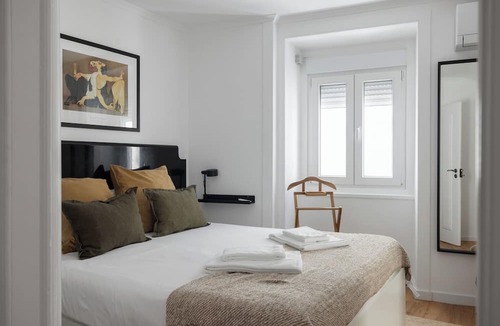 Encarnacao Apartment | Historical Gem in Bairro Alto