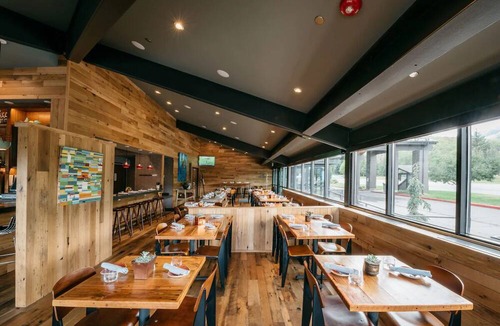 North Park City Hotel | Room with Enchanting Mountain Feel & Relaxation Amenities | 4 Family Ready Stay