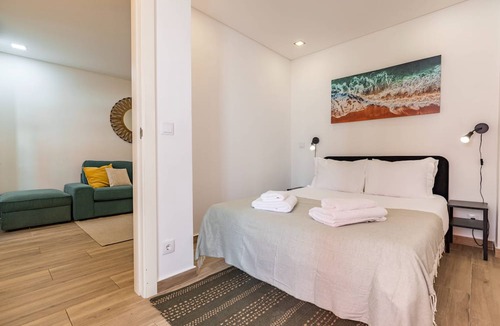Principe Real Apartment | 156 Banksy Oasis Terrace