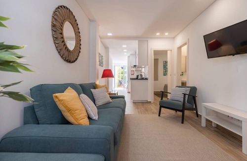Principe Real Apartment | 156 Banksy Oasis Terrace