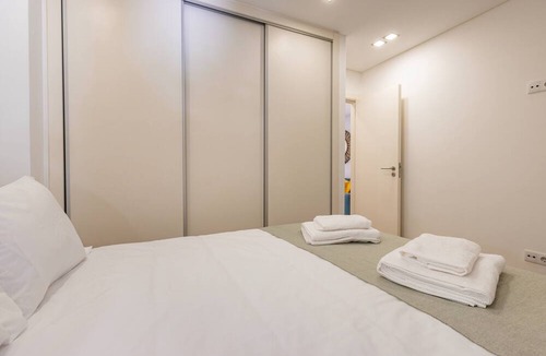 Principe Real Apartment | 156 Banksy Oasis Terrace