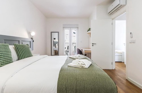 Santo Condestavel Apartment | Vita Portucale | Campo de Ourique River View 1D