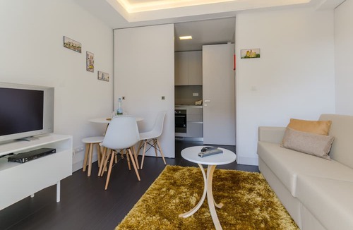 Sao Jorge de Arroios Apartment | Lisbon Avenue Apartments- Free ParkinG & Private Terrace