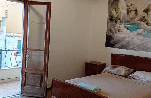 Apelacao House | Lisbon Room with balcony tourist near airport