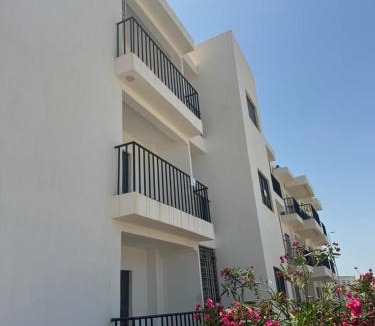Trougout Apartment | Appartement moderne, Piscine, Plage à 200m