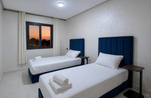 Luxus Apartment | Family 3-Bedroom, 2-bathroom Private Parking, Near Beach & Medina