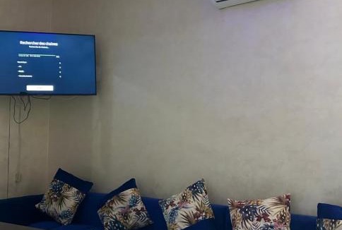 Nador Apartment | Grand Appartement récent - 2 chambres - Climatisé - Wifi - Parking sécurisé gratuit