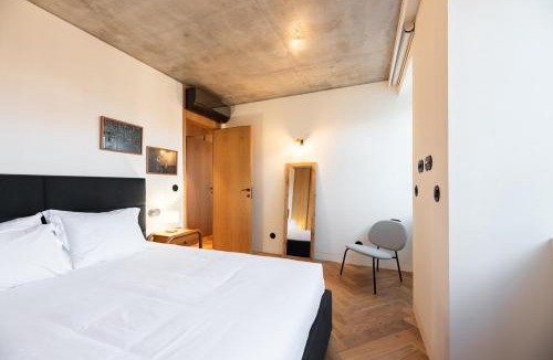 Santo Condestavel Apartment | Lisbon Local Life Ourique, 2 Bdr Apt with AC