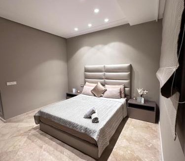 Quartier Mozart Apartment | Spacious 3BR Luxury App City Center w Wi-Fi & AC