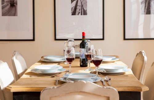 Alfama Apartment | GuestReady - Stylish apt w/balcony in Graca