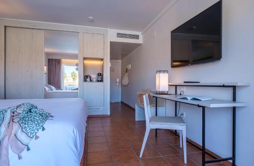 La Pineda Hotel | Oassium Hotel - Adults Only