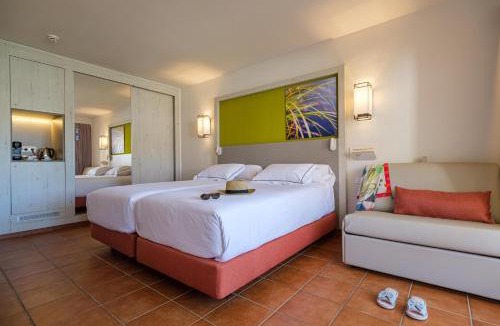 La Pineda Hotel | Oassium Hotel - Adults Only