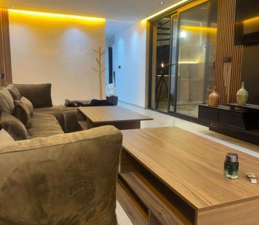 Bouarg Villa | Appartement de Luxe Jacuzzi Privé, Hammam, Grande Terrasse & 4 Chambres
