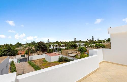 Temara Villa | Villa avec piscine 10 min de la plage à Harhoura