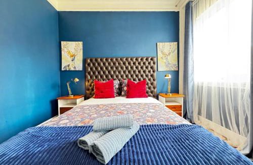 Penha de Franca House | Lisbon Blue Room