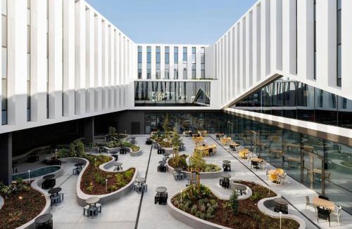 Amadora Hotel | Moxy Alfragide Lisboa