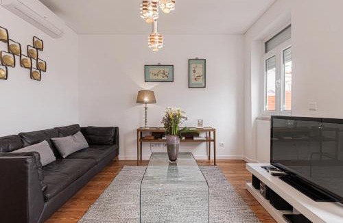 Santa Engracia Apartment | Cortes Apartment in Lisbon Historic Neighborhood
