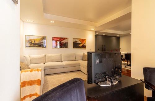 Sacramento Apartment | Chiado Deluxe Terrace 3 BR Apartment