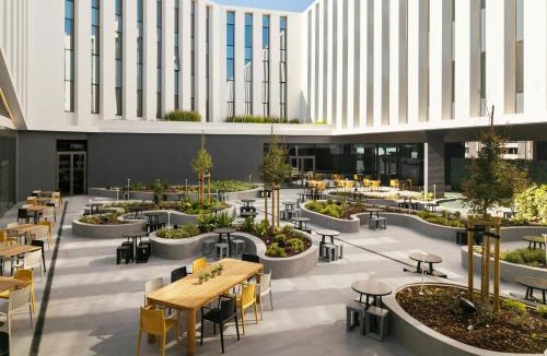 Amadora Hotel | Moxy Alfragide Lisboa