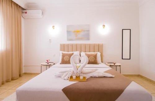 Luxus Apartment | Spacious 3BR - Parking - Central - 4 min Stadium