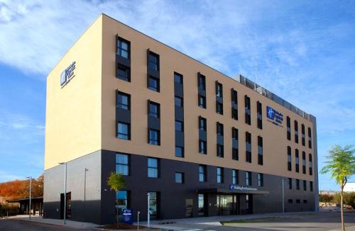 Sabadell Hotel | Holiday Inn Express & Suites Barcelona - Sabadell by IHG