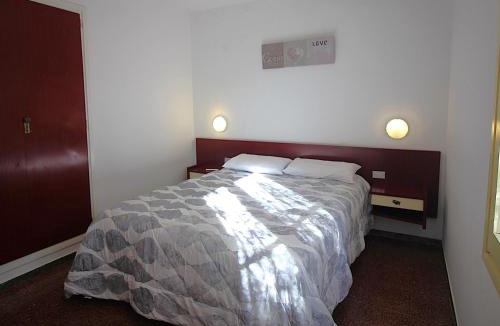 Llanca Villa | Villa Espaciosa con Jardín Cerca de la Playa - ES-228-168