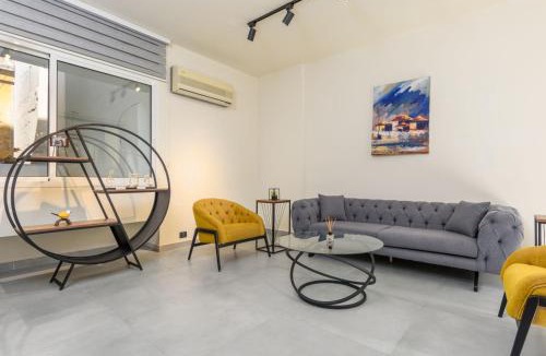 Gemmayzeh Apartment | Curl 2-Bedroom Apartment in Gemmayzeh