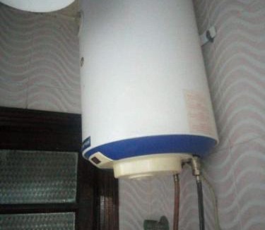Al-Jumruk Apartment | Affordable downtown studio steps to sea free wifi
