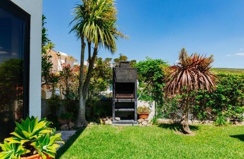 Santiago Villa | Panoramic Ocean View Villa & Pool in Sesimbra by Rent4Rest
