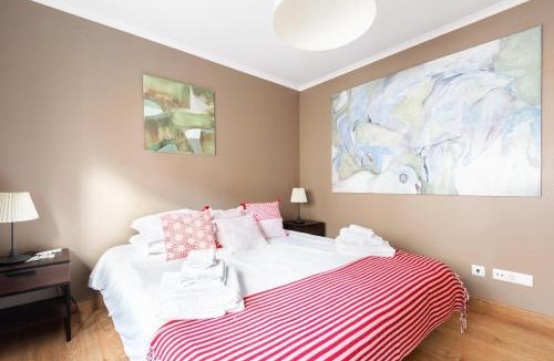 Santo Antonio Apartment | Exquisite Townhouse in Lisbon City Center- PRIVATE GARAGE & TERRACE