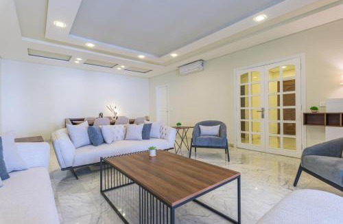 Hamra Apartment | Crest 3-Bedroom Apt & Balcony in Hamra