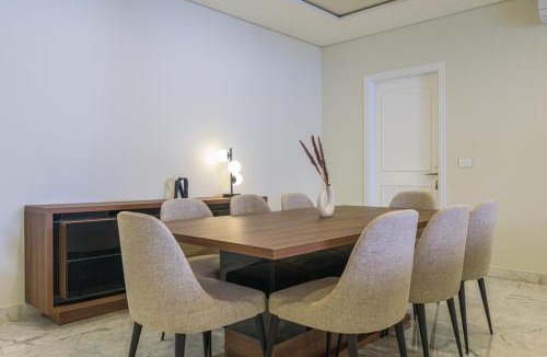 Hamra Apartment | Crest 3-Bedroom Apt & Balcony in Hamra