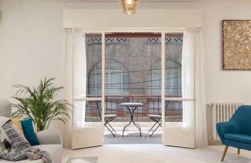 Sodeco Apartment | Mauds Elegant Cocoon at Monot