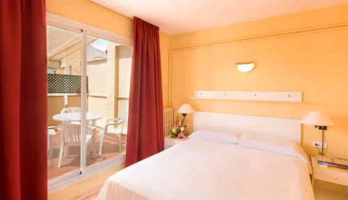 El Putget i Farro Apartment | Aparthotel Bertrán