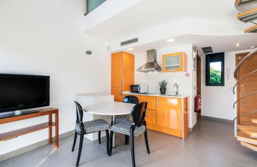 Castelldefels Apartment | Aparthotel Las Palmeras Castelldefels