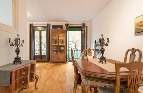 La Nova Esquerra de l'Eixample Apartment | Modernism and comfort in a strategic location