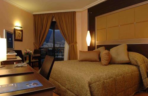 Adma wa Dafneh Hotel | Regency Palace Hotel