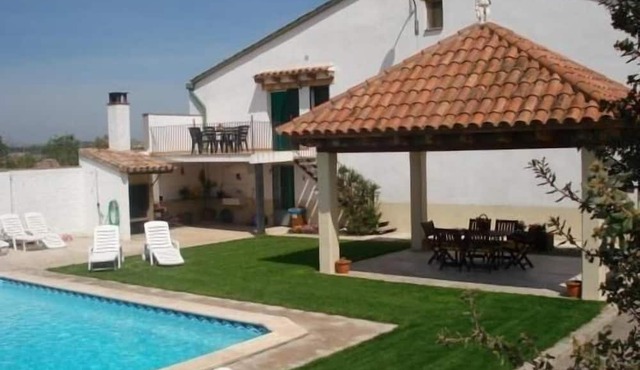 Self catering La Masuca d'en Monfà for 8 people in Penelles