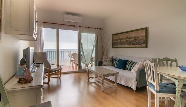 Nice apartment with SUPERB VIEWS over the sea (parking included)!