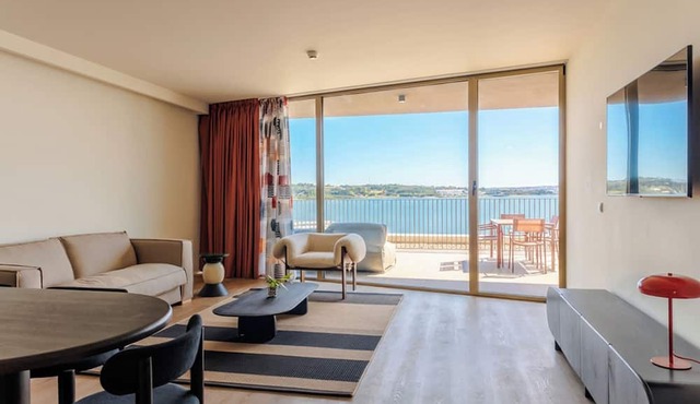 Upon Harbor - Seixal Bay Hotel