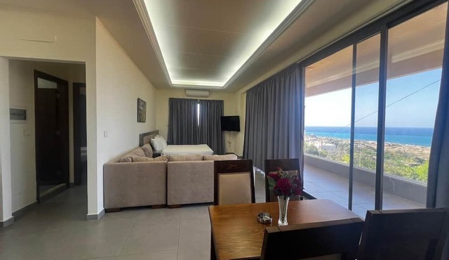 Amchit Grand Hotel