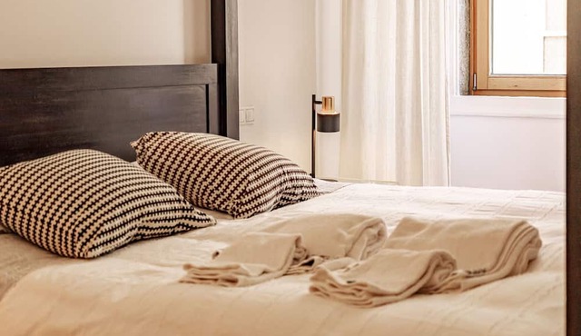 Central 3BR/2BR Apartment | Balconies| Elevator| Baixa