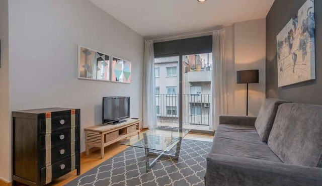 2 bedroom apart with balcony in Eixample