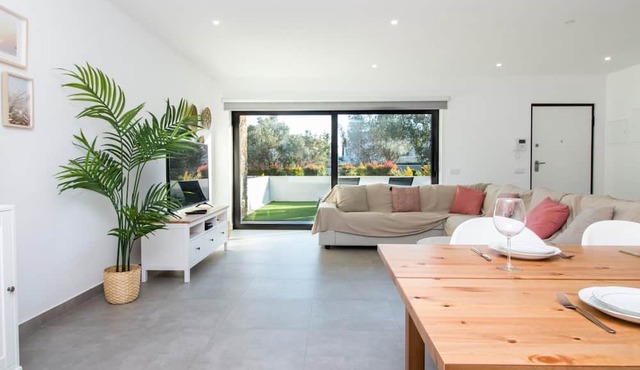 Bonjour House | Sea View & Pool and Garden & BBQ