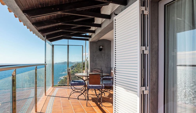Villa "Bergantin" with Sea View, Pool & Wi-Fi