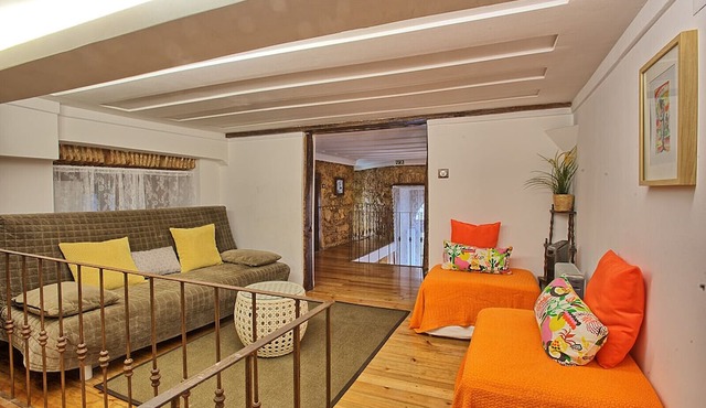 Tv1 - Alfama Retreat | AC | 3 Bedrooms sleeps 10 walk everywhere